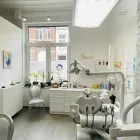 Entreprises 1 image CABINET DENTAIRE ATILA ESMA vervaardiging van medische en tandheelkundige instrumenten en benodigdheden dans Gilly WHT