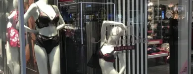 Entreprises 7 image HUNKEMÖLLER NIEUWSTRAAT BRUSSEL vervaardiging van vloerkleden en tapijt dans Brussel BBR